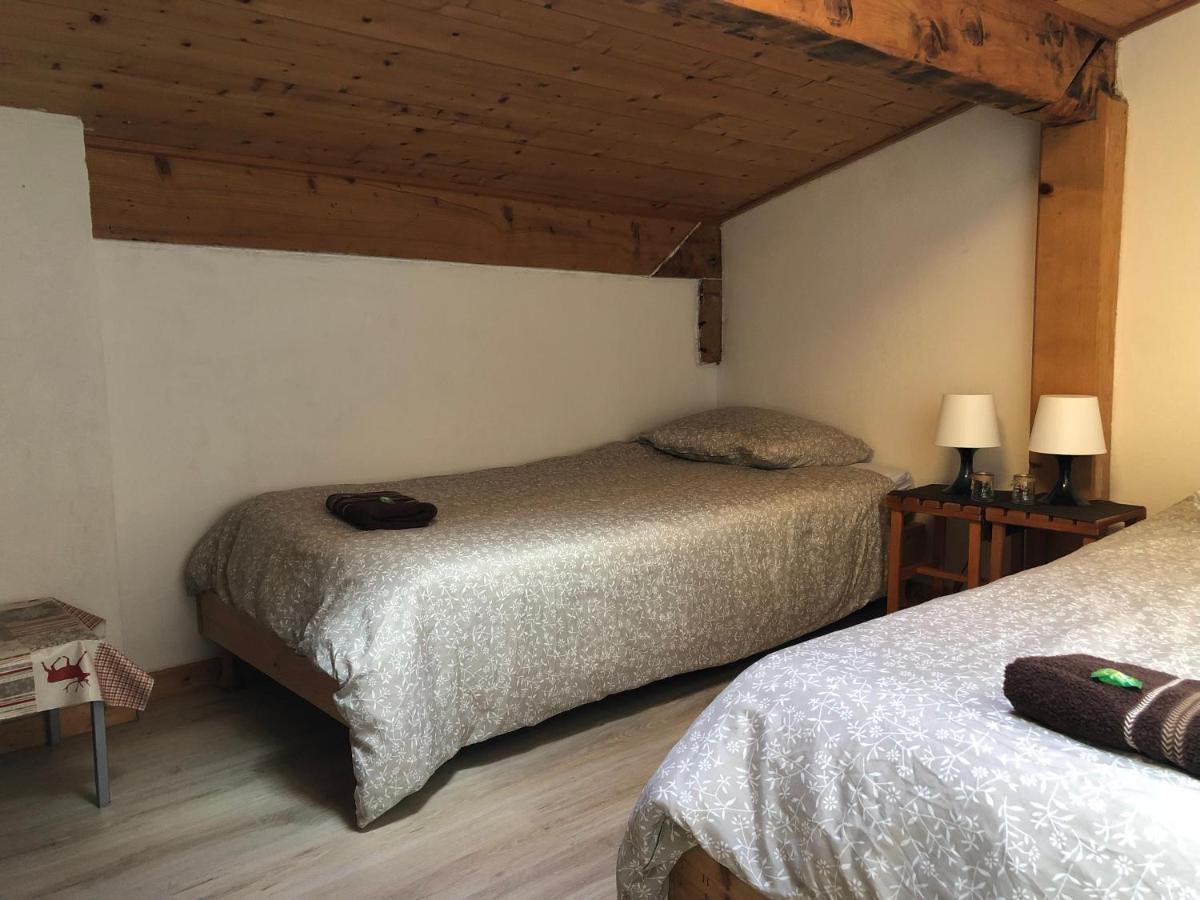 Central Hostel Chatel Exterior photo