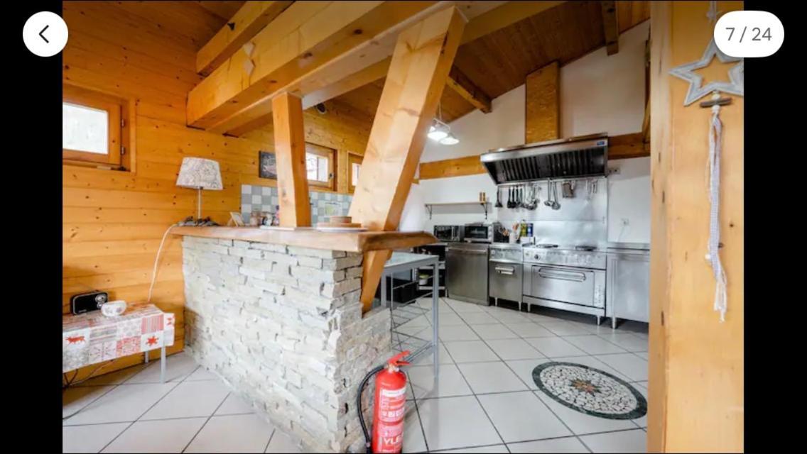 Central Hostel Chatel Exterior photo