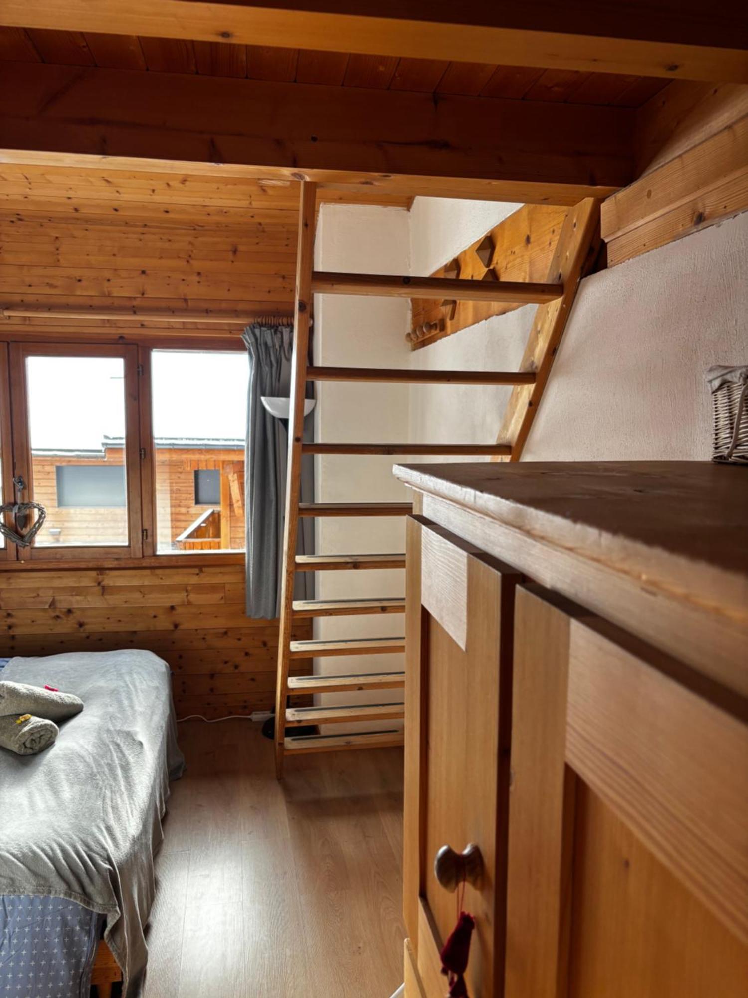 Central Hostel Chatel Exterior photo
