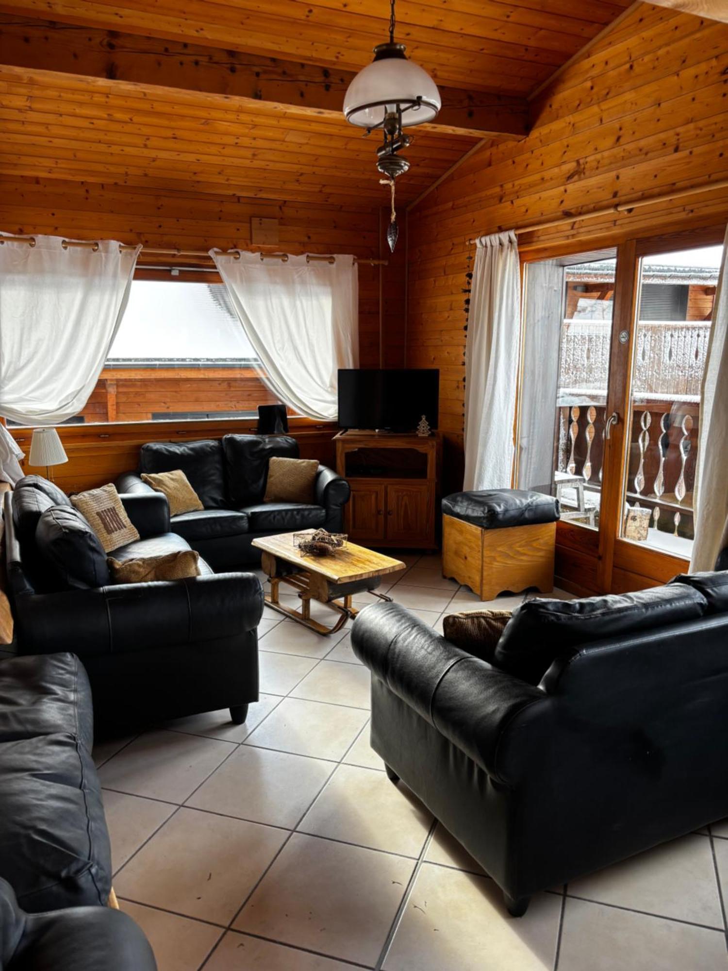 Central Hostel Chatel Exterior photo