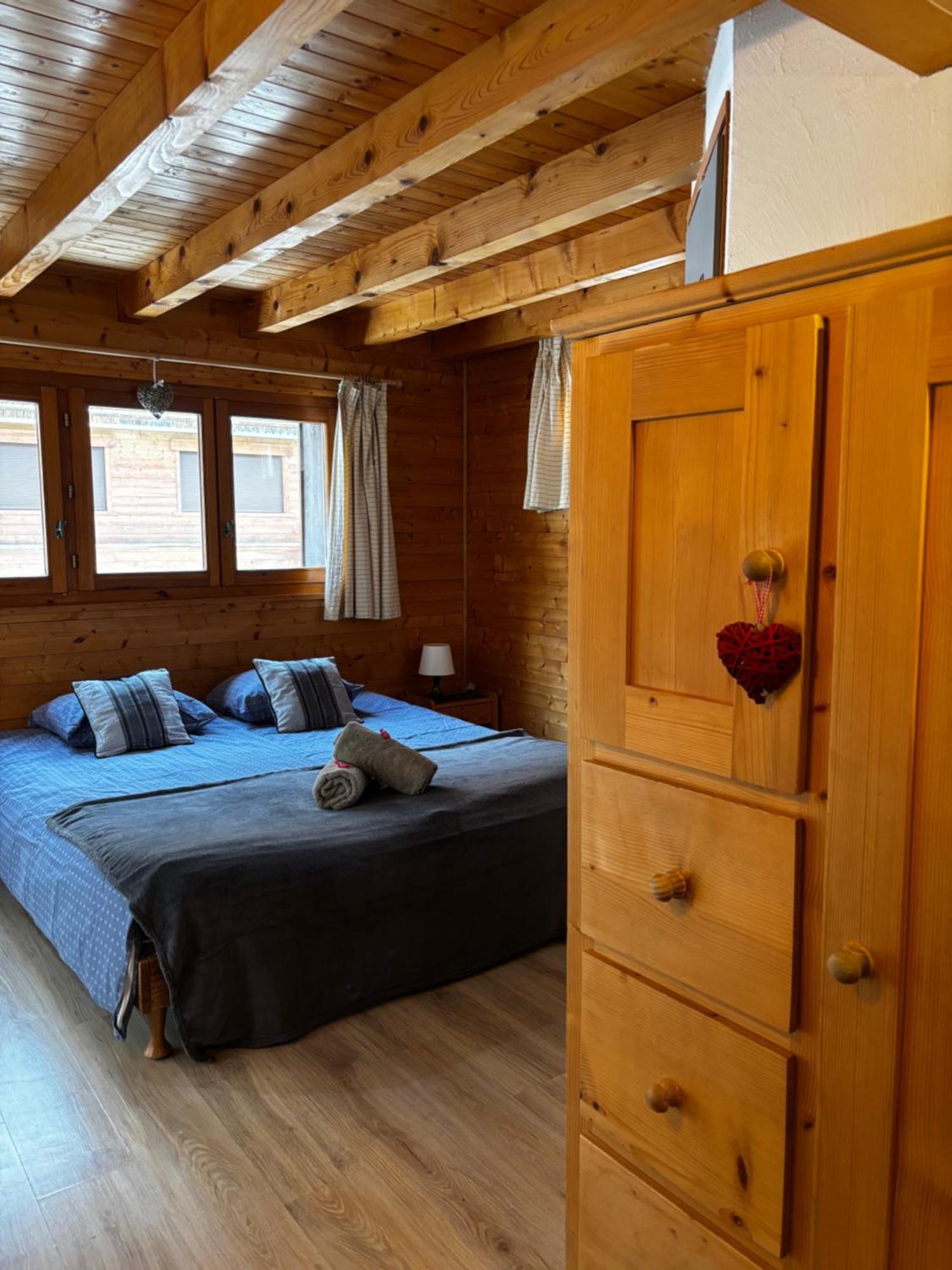 Central Hostel Chatel Exterior photo