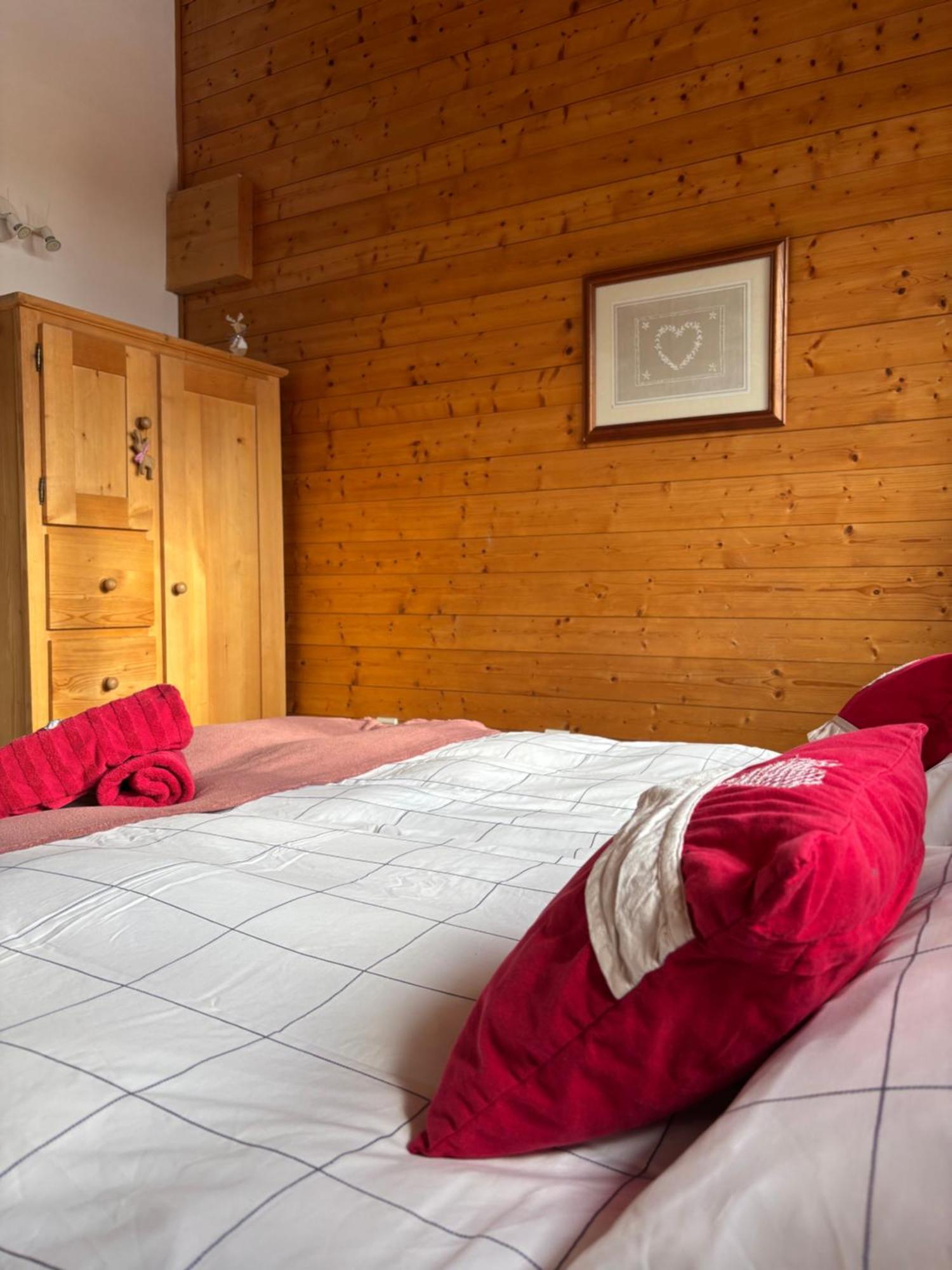 Central Hostel Chatel Exterior photo