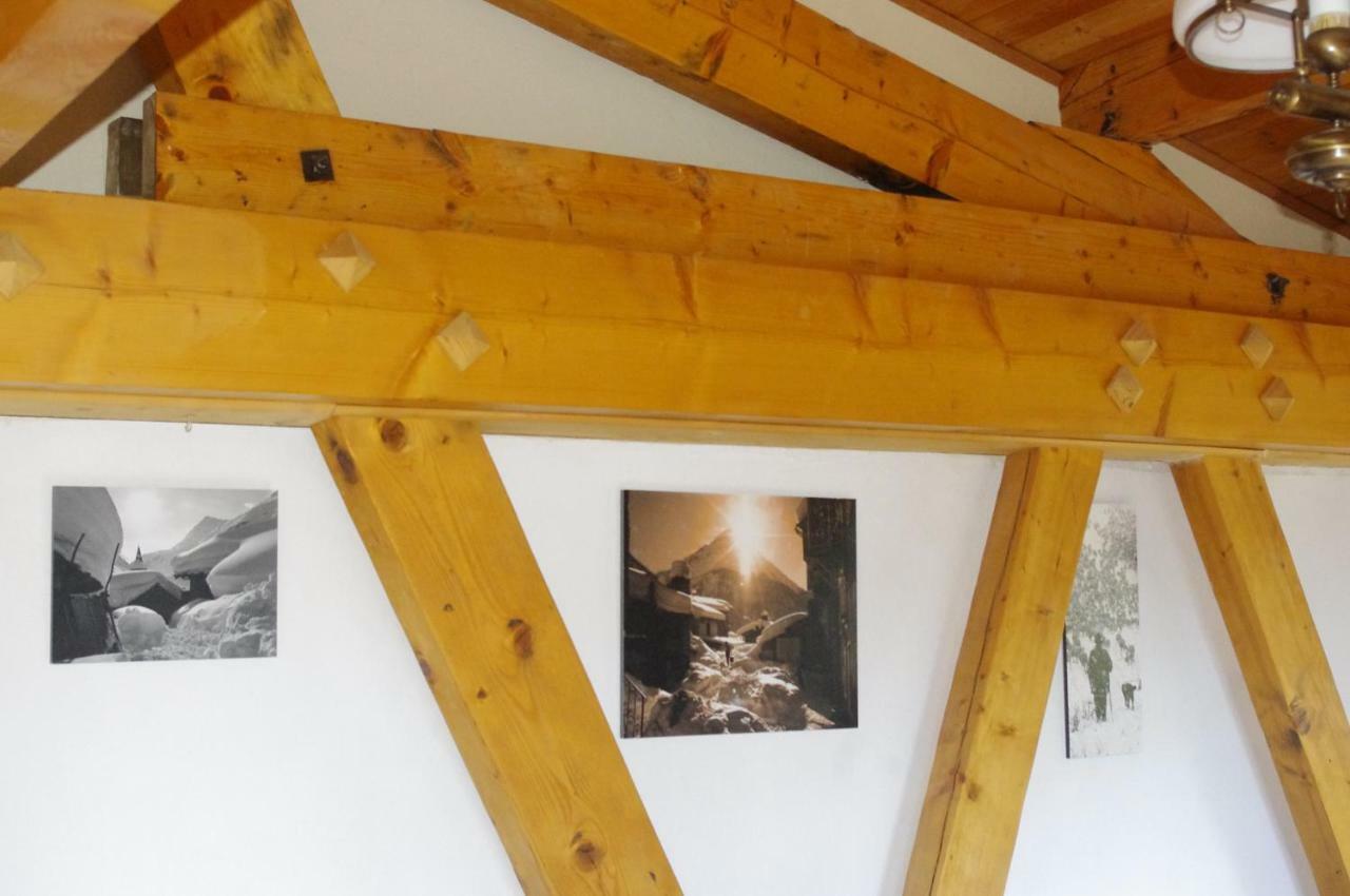 Central Hostel Chatel Exterior photo