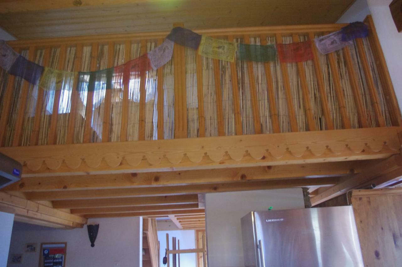 Central Hostel Chatel Exterior photo