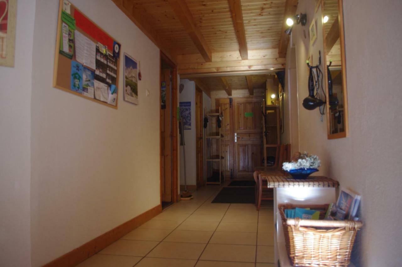 Central Hostel Chatel Exterior photo